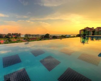 Paradise Spa Hotel - Port Dickson - Pool