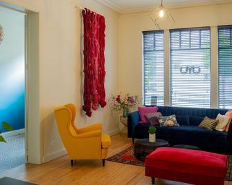 OYO Rooms - Courtrai - Sala de estar
