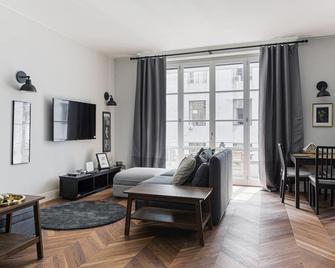 Wide and Bright two bedroom apartment- Via Freguglia - Milà - Sala