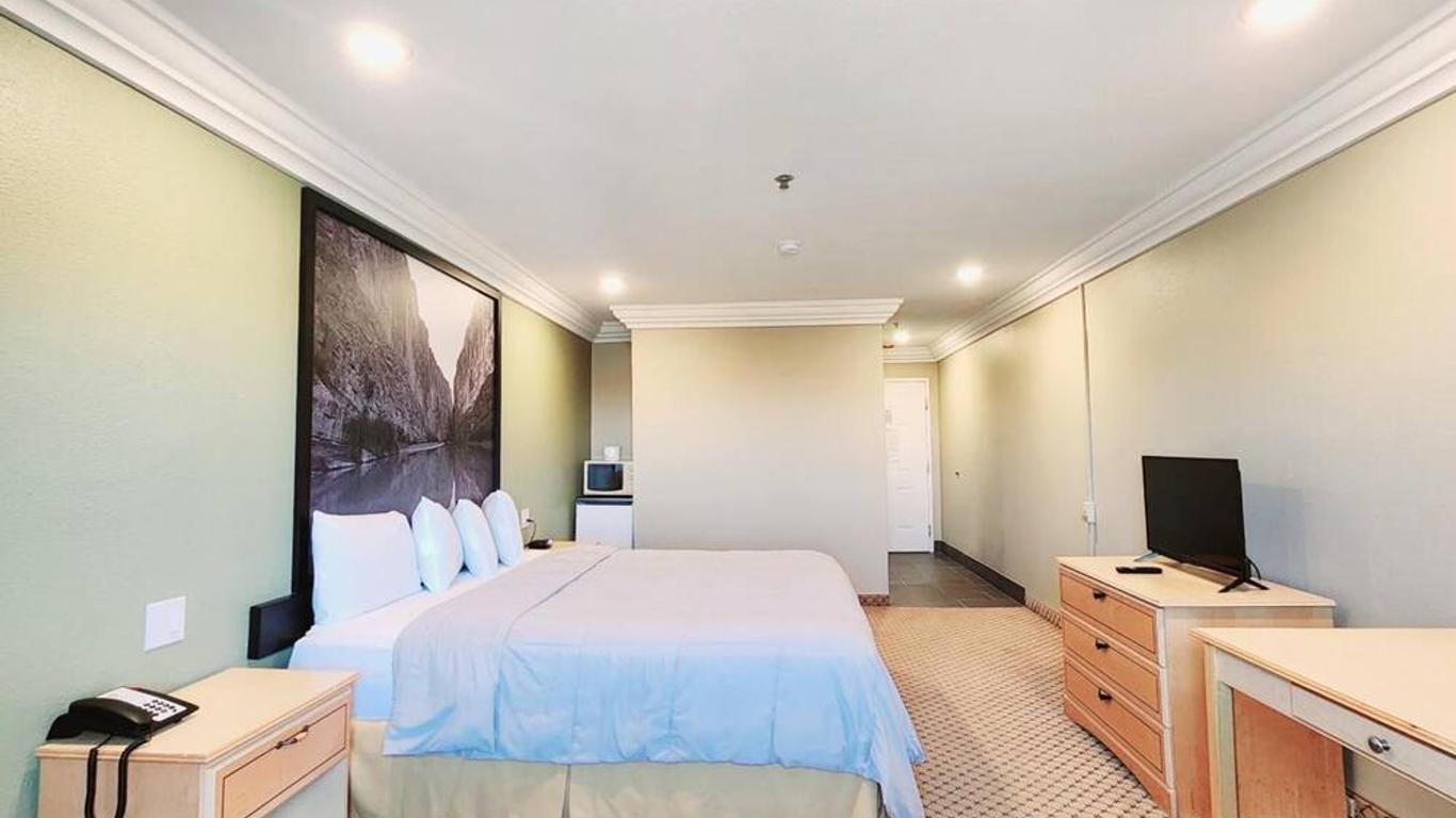 Super 8 by Wyndham Temple I-35