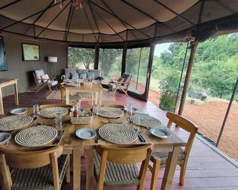 Julia's River Camp - Maasai Mara - Restaurante