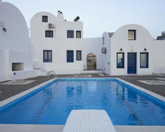 Santorini Traditional Suites - Vothonas - Pool