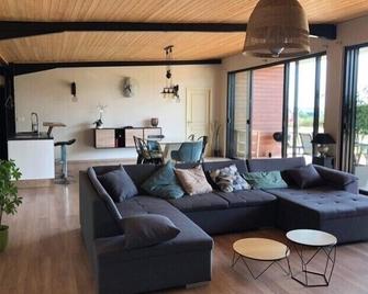 Villa Entre Terre et Mer €300 per night for 12 people: (3 days minimum)brbrbr - Plouénan - Sala de estar