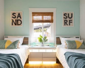 Golden Getaway 5 Beds 8 Minutes to Down - San Diego