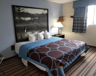 Country Club Inn & Suites - Kirksville - Ložnice