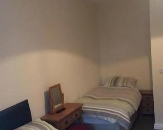 Castle Lodge - Newport - Bedroom