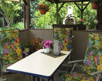 Holiday home with terrace and free internet - Karnin - Innenhof