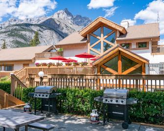 Banff Rocky Mountain Resort - באנף - בניין