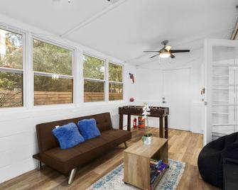 Modern Home Near Uf, Stadium - Private Gazebo - Gainesville - Living room