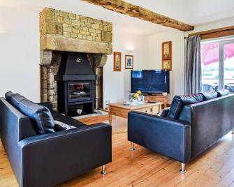 Lovely Home In Vire Normandie With Wifi - Vire Normandie - Salon