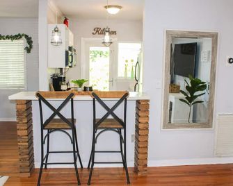 Gables Miami Home With Heated Salt Pool. Near Beaches, Airport And Night Life - Miami - Comedor