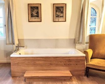 Lyon Country House - Suites & Tour de Garde - Caluire-et-Cuire