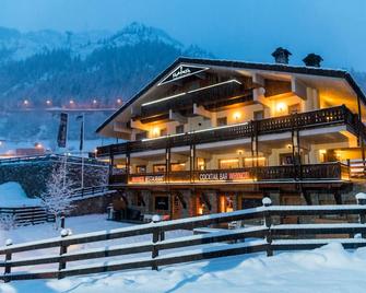 Shatush Hotel - Courmayeur - Gebäude