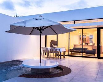 Adan Resort Sky Villa Luxury Suite - Motobu - Bazén