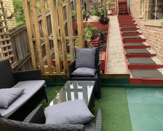 Papa Joe - Claremont - Patio