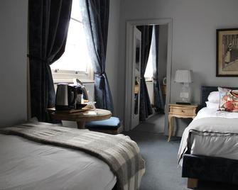 Blue Boar Hotel - Maldon - Bedroom