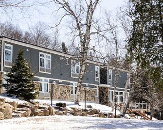 Hotel Far Hills - Val-Morin - Building