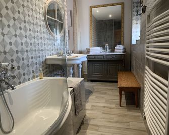 Logis de La Roche - Niort - Chauray - Chauray - Badkamer