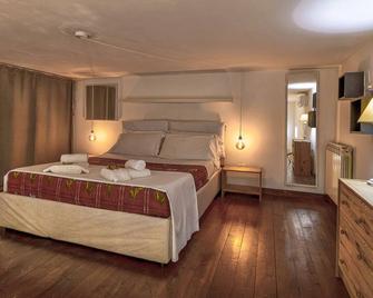 Casa Il Maestro by Rentbeat - Civitavecchia - Bedroom