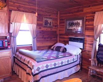 Cowboy Cabin @ Rock'n O Ranch Cabins - Antlers - Ložnice