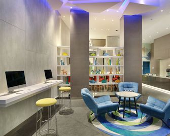 Holiday Inn Express Jakarta Wahid Hasyim By IHG - Jacarta - Lounge