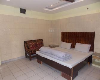 Hotel Roopam Dudhwa - Paliā Kalān - Habitación