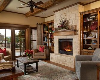 Inn on Lake Granbury - Granbury - Wohnzimmer