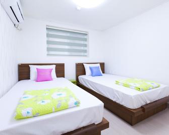 Wow Hills Guesthouse - Seoul - Bedroom