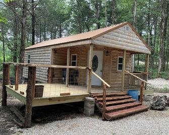 Deadwood Acres cabin #1 - Eminence - Building