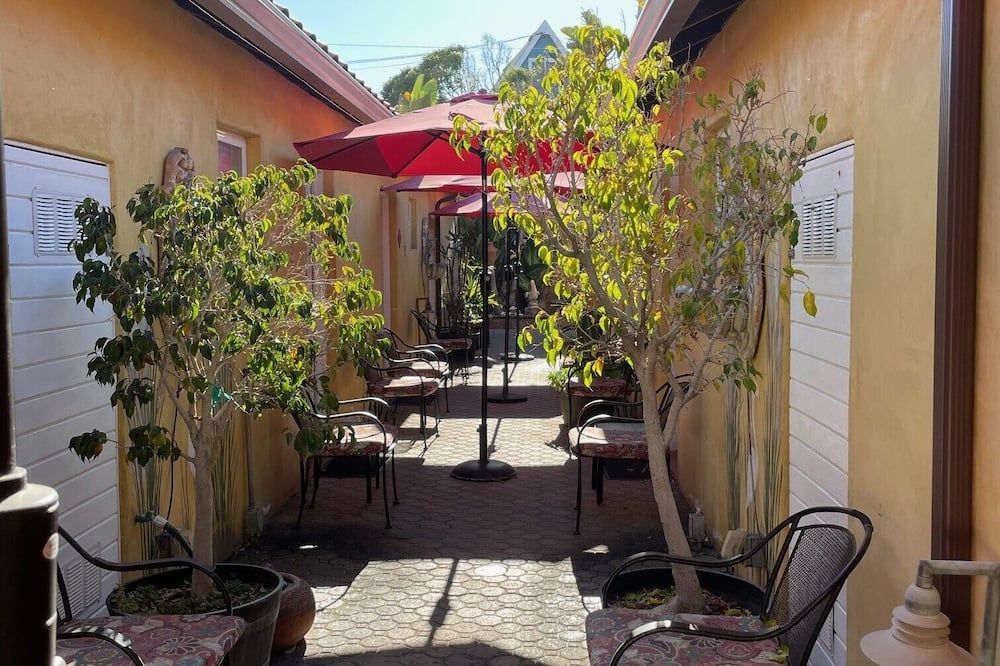 Beso Del Sol - Huntington Beach - Innenhof