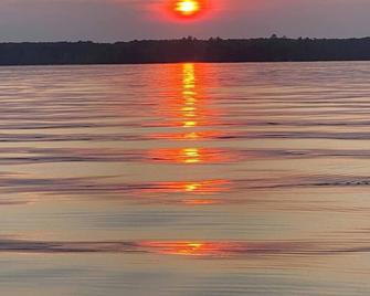 New! Vivian's Cabin - Super Cute Lakefront Cabin with Private Dock! - Kalkaska