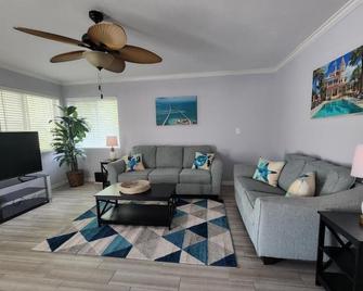 Old Town Suites - Key West - Living room