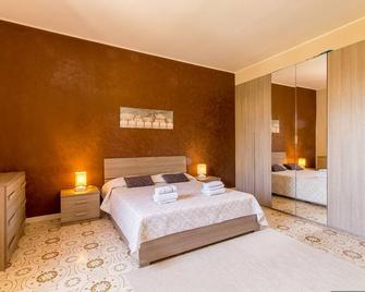 Villa With Volcano View - Happy Rentals - Zafferana Etnea - Chambre