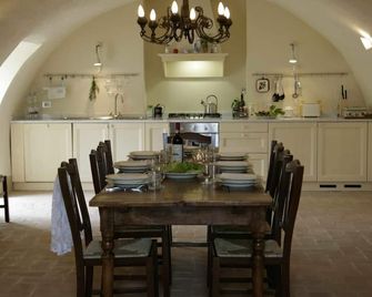 Umbria reconstructed olive mill in Castello Di Montegiove, Leccino - Montegabbione - Comedor