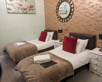 Charles Cotton Hotel - Buxton - Bedroom