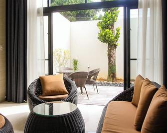 Villa Life Indah Sumuide - Nago - Living room