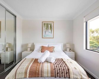 Urban Haus - Hillarys - Perth - Bedroom