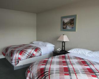 Hideaway Inn - Fort Nelson - Bedroom