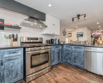 (D) Elora Lower Banks Suite - Elora - Cocina