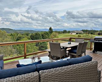 Discover 'Blue Horizon'. Cozy Home w/Wood Stove, Fire Pit, &Mtn Views @2061ft! - Marshall - Balcón