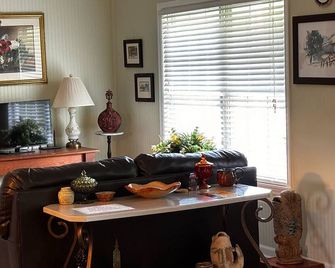A cozy, scenic country cottage in Metter, and near GSU and Savannah. - Metter - Salon