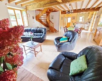 Gite La Pellerine, 3 bedrooms, 6 persons - Larchamp - Sala de estar