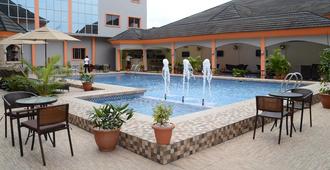 Warri Wetland Hotel - Warri - Pool
