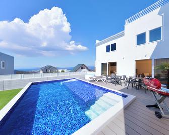 Crystalvilla Shirahama Parkside - Shirahama - Pool