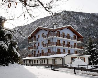 Laghetto Alpine Hotel & Restaurant - Brusson - Gebäude