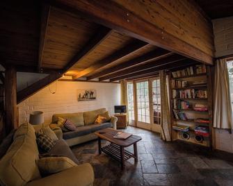 Pilliga Pottery Creative Farmstay - Coonabarabran - Вітальня
