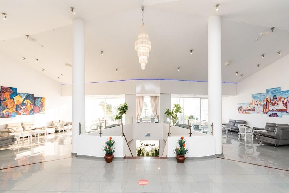 أديليه باي هوتل