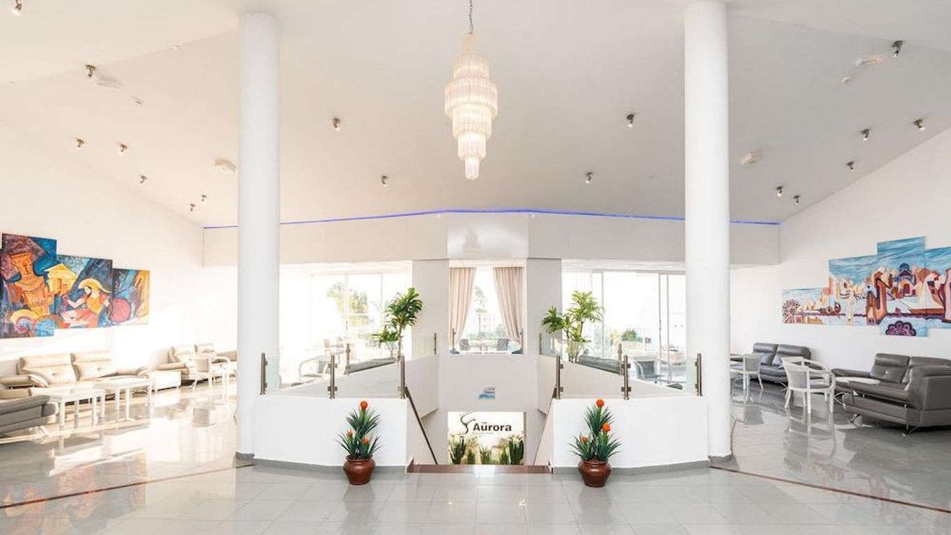 أديليه باي هوتل