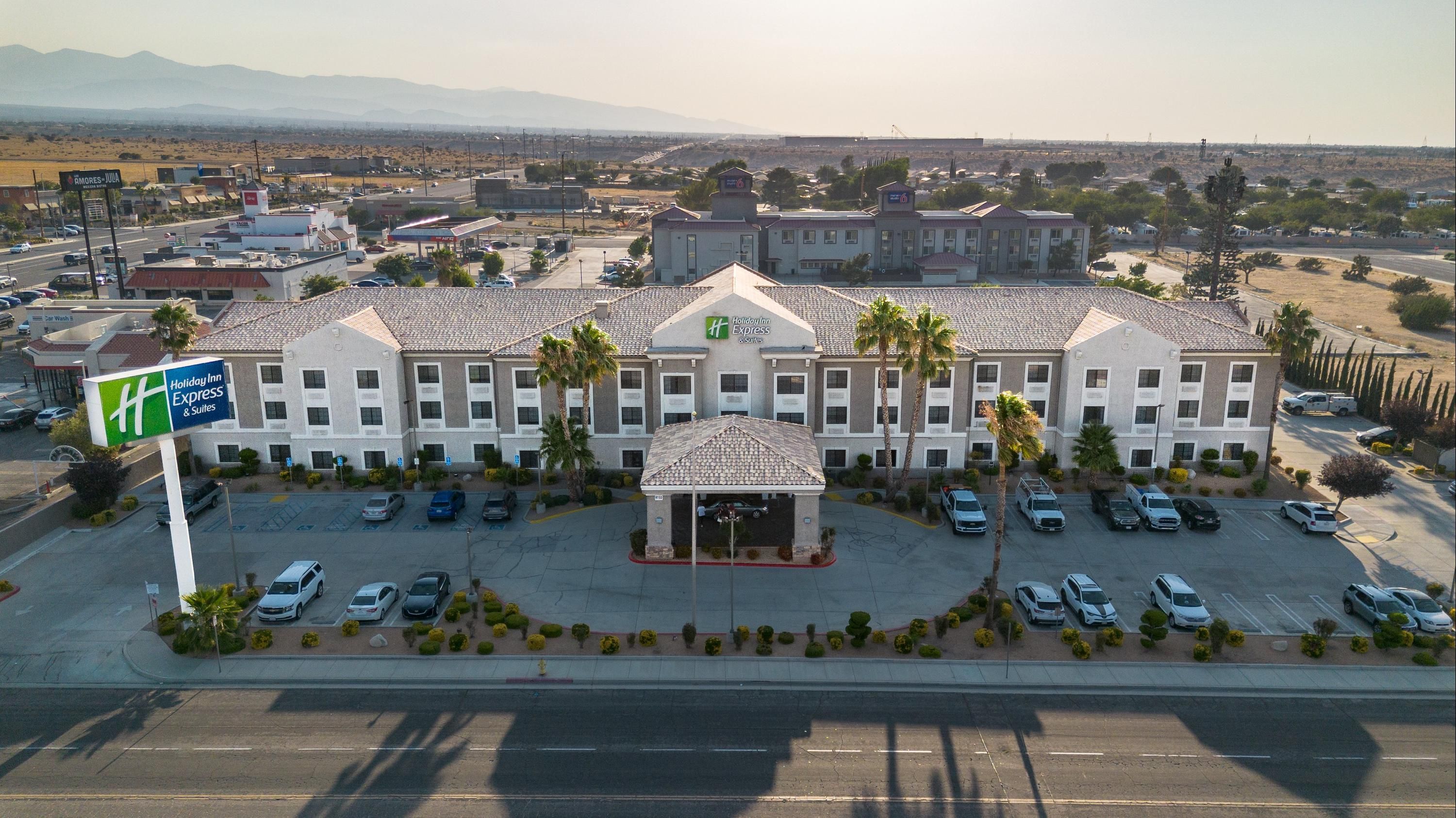 Holiday Inn Express & Suites Hesperia By IHG - Hesperia - Edificio