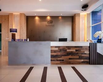 Dheva Residences Suites - Bangkok - Front desk
